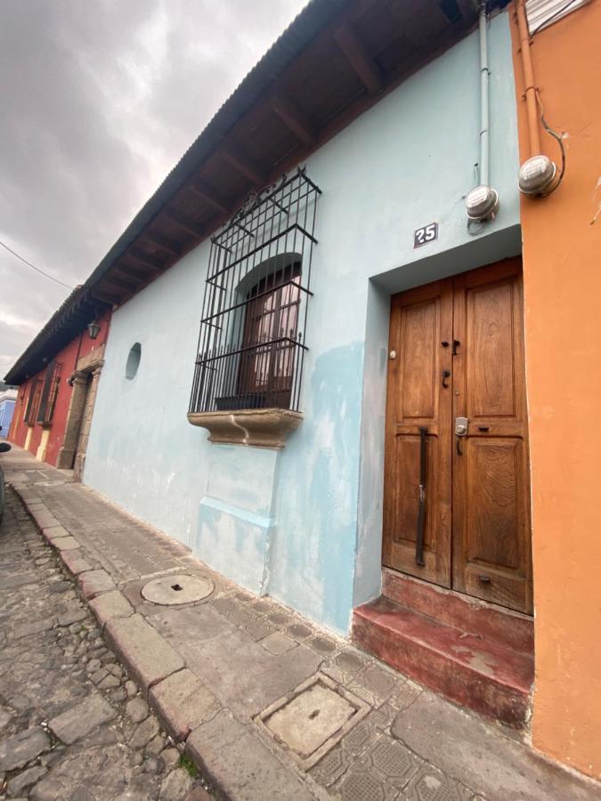 El Extranjero Hostal Antigua Exterior photo